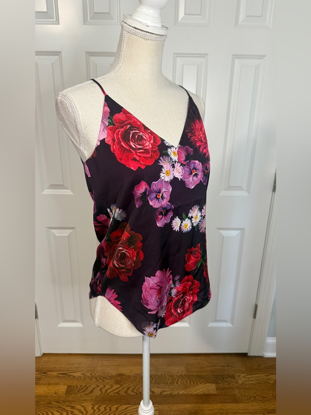 NWT Express Satin V-Neck Cami Tank Top Blouse XS Black Dark Moody Floral
